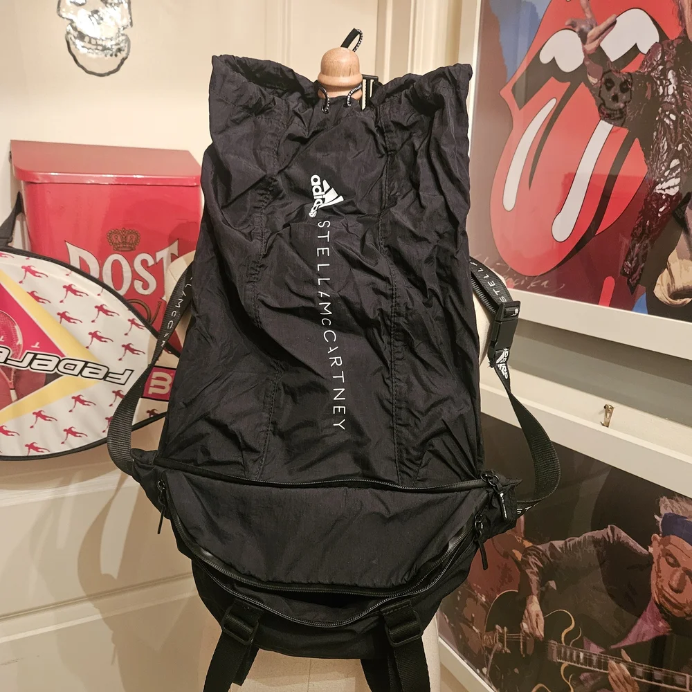 Stella McCartney Black Convertible Crossbody / Backpack Bag - Picture 4 of 8